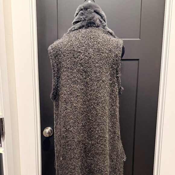 LINDA RICHARDS GENUINE RABBIT FUR AND KNIT VEST - Picture 4 of 9